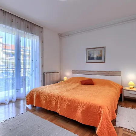 Apartamento Jenny-1 By Interhome