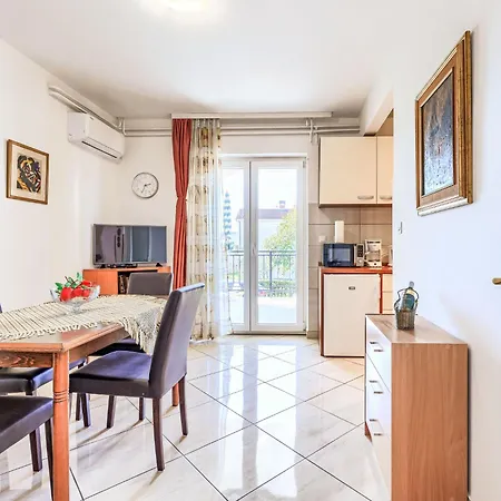 Jenny-1 By Interhome Apartamento Poreč